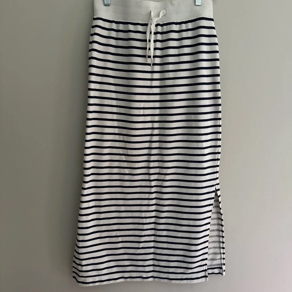 Sonoma Navy and White Striped Midi Skirt size S